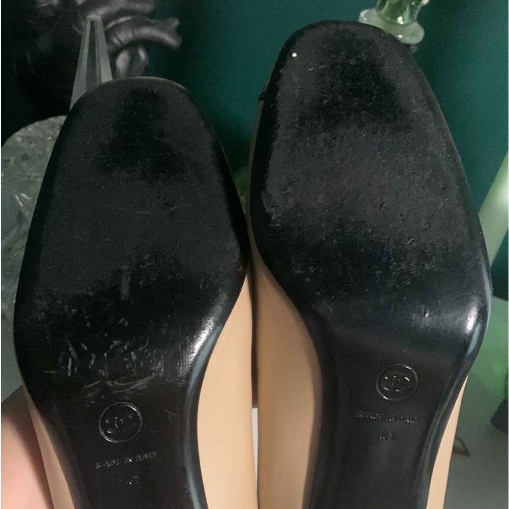 - CHANEL Capped toe Round Heels In nude & Black Size 41 - Picture 10 of 13